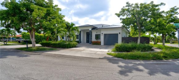 3 dormitorios villa en venta en Miami, Miami-Dade, Florida, USA № 615385 2