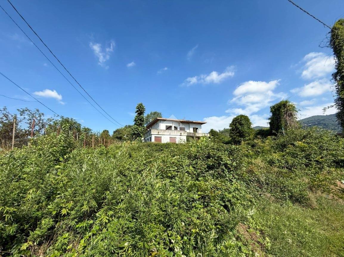 2200m² Commercial property in Olgiate Molgora, Italy No. 275767