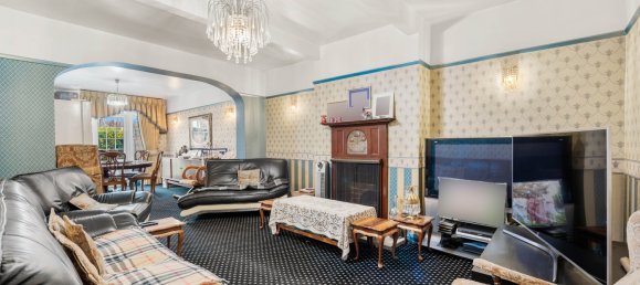 4 bedrooms House in Norbury, United Kingdom No. 1049 11