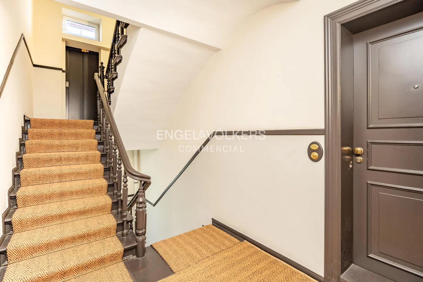 Здание 1800м² в Митте, Германия № 314400