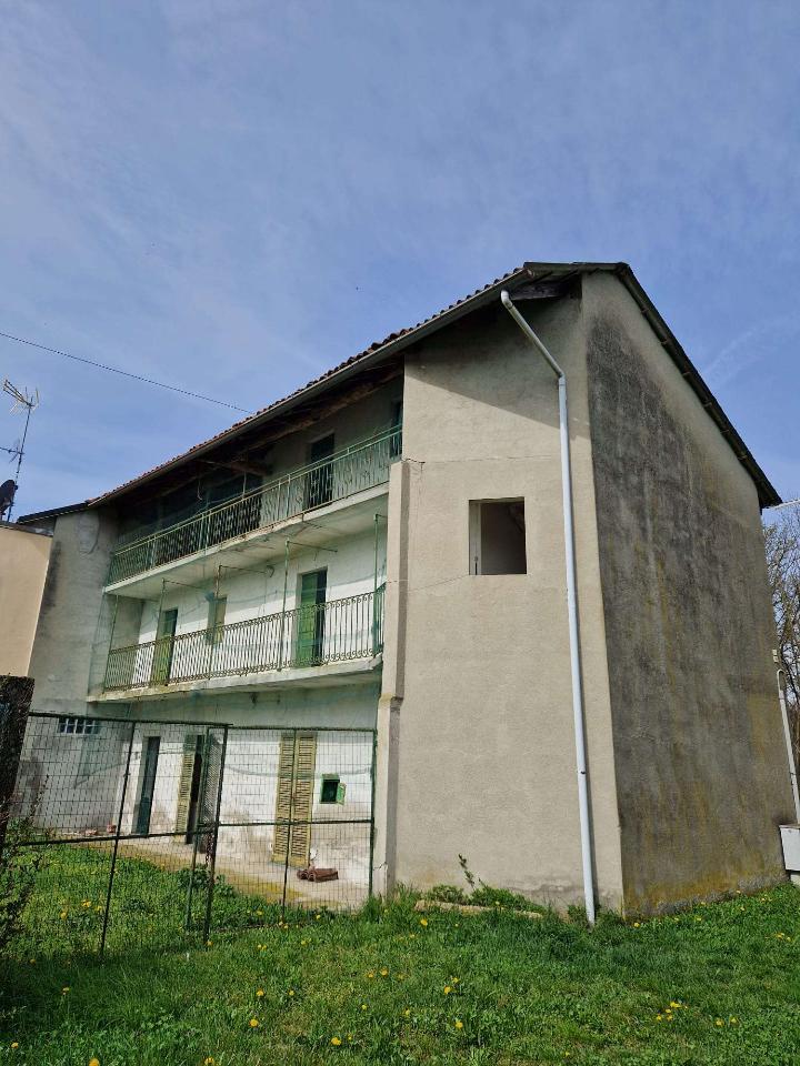 5 rooms House in Suno, Italy No. 151028