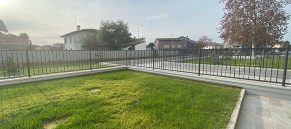 Квартира с 3 спальнями в Порденоне, Италия № 334837 28