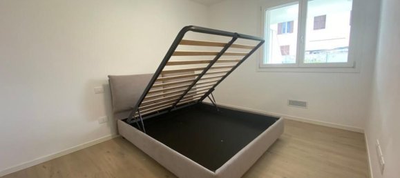 Квартира с 3 спальнями в Порденоне, Италия № 334837 4