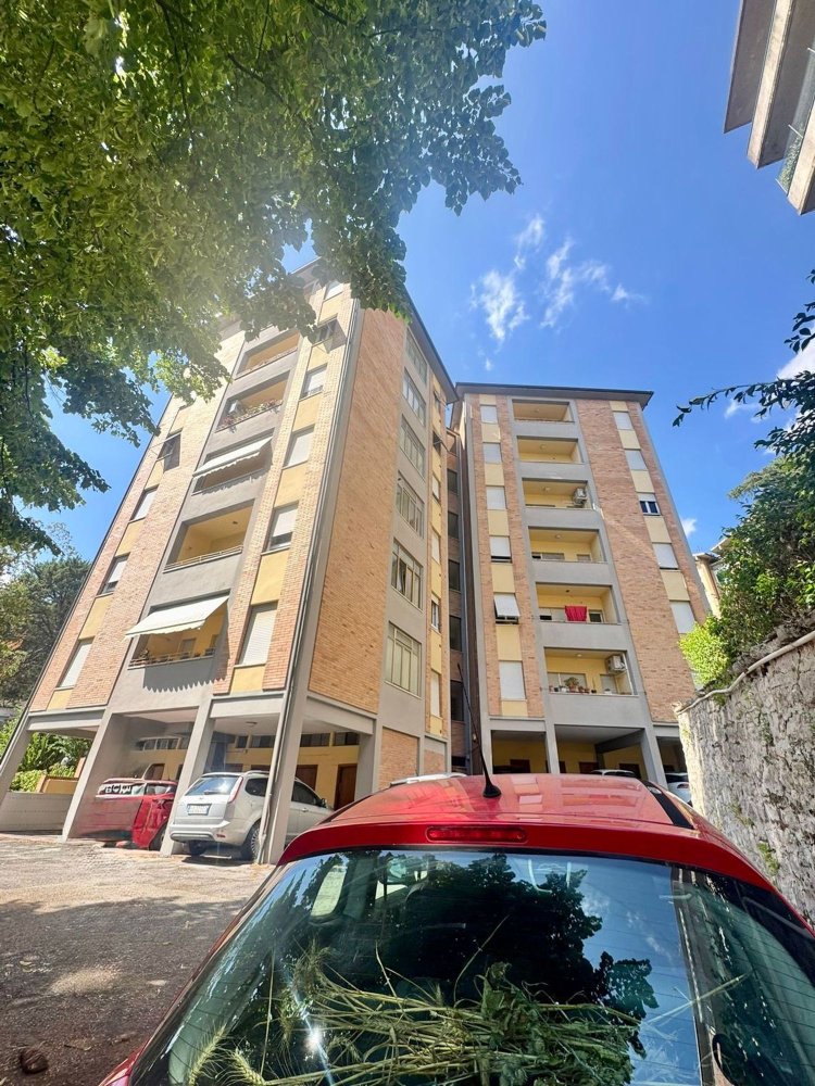 5 rooms Apartment in Perugia, Italy No. 306387