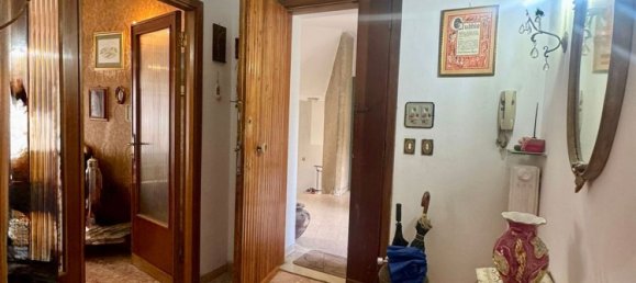 5 rooms Apartment in Perugia, Italy No. 306387 3