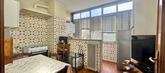 5 rooms Apartment in Perugia, Italy No. 306387 10