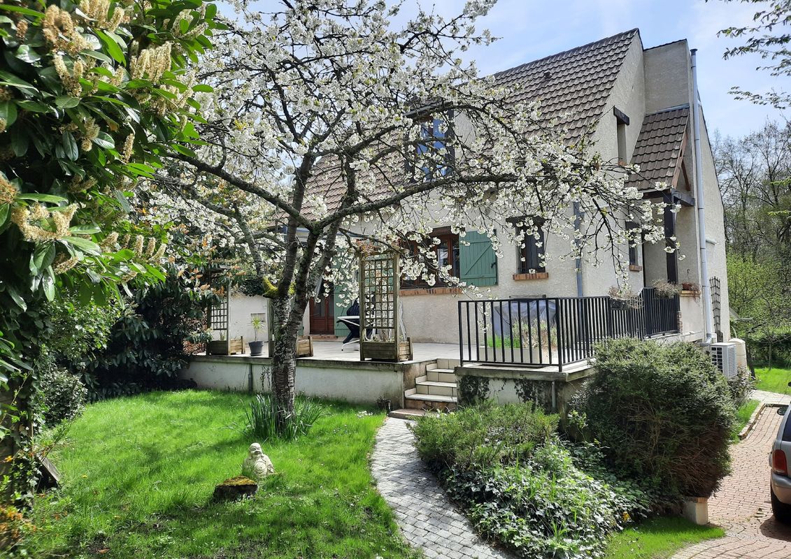 4 bedrooms House in Sainte-Mesme, France No. 140003