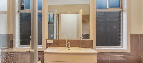 4 bedrooms House in Leppington, Australia No. 530 5