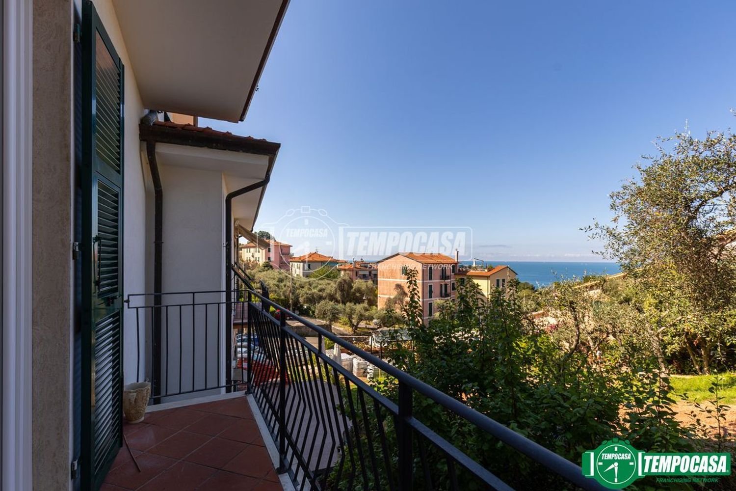 Квартира с 4 комнатами в Леричи, Италия № 300795