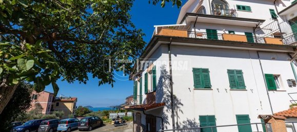 Квартира с 4 комнатами в Леричи, Италия № 300795 23