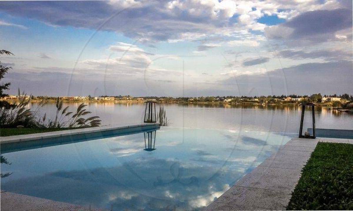 5 bedrooms House in Tigre, Argentina No. 98673