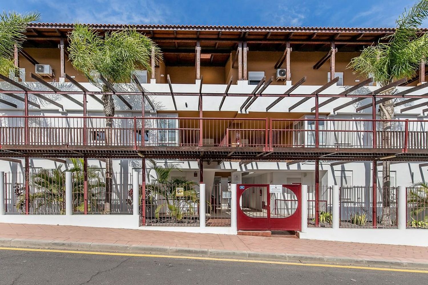 Apartamento de 2 dormitorios en San Miguel de Abona, Spain No. 205644