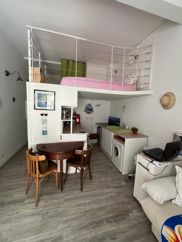 2 rooms Apartment in Bordeaux, France No. 303219