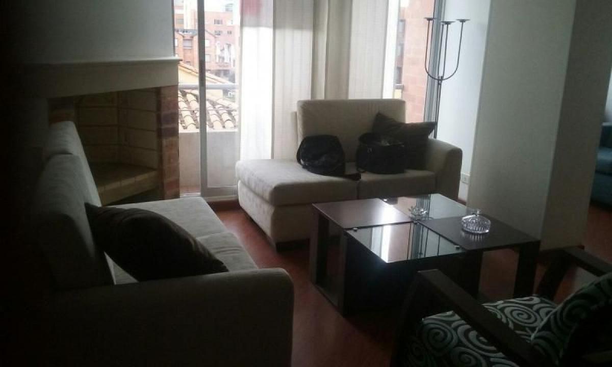 Casa de 4 dormitorios en Bogotá, Colombia No. 10014