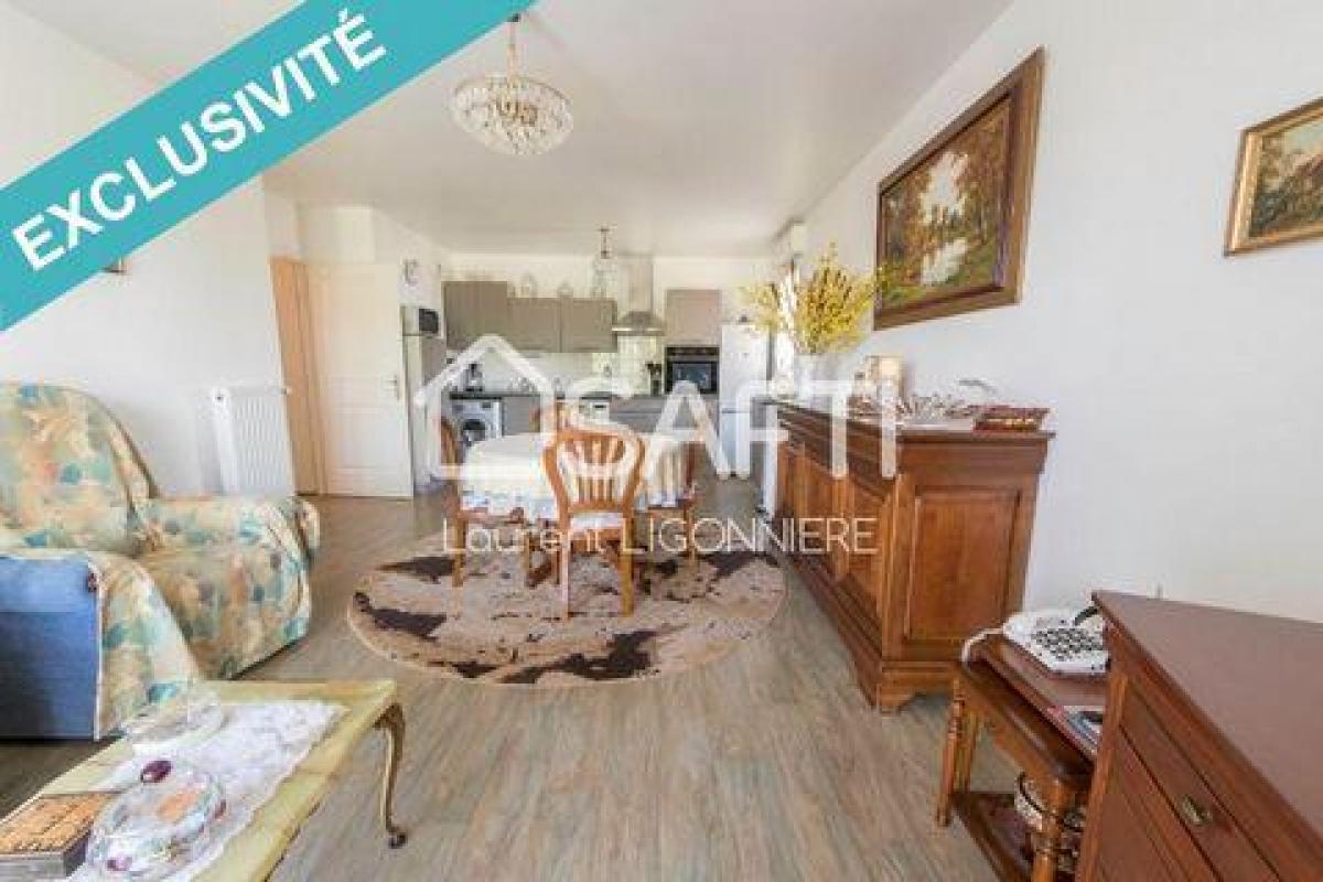 2 bedrooms Apartment in Villecresnes, France No. 33910