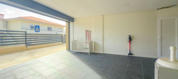 3 bedrooms House in Porto Salvo, Portugal No. 111040 47