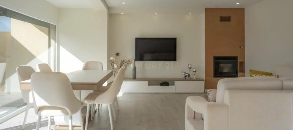 3 bedrooms House in Porto Salvo, Portugal No. 111040 4