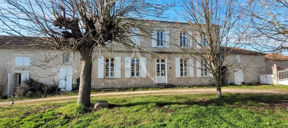 5 bedrooms House in Yves, France No. 103143 3