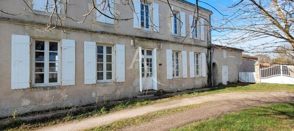 5 bedrooms House in Yves, France No. 103143 2