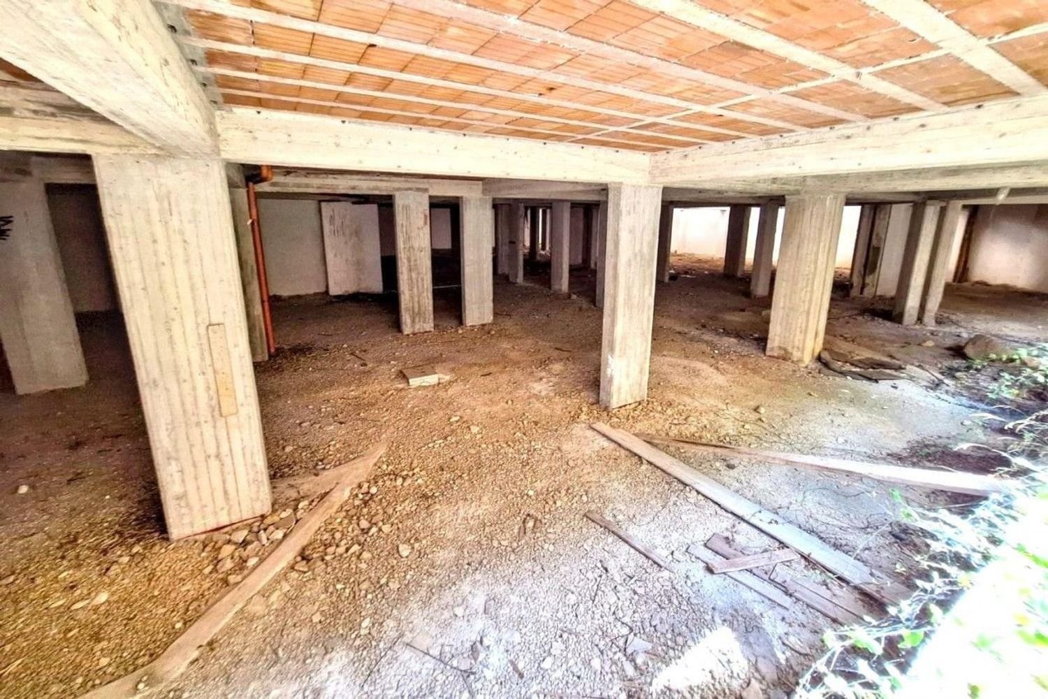 1340m² Commercial property in Carini, Italy No. 346035