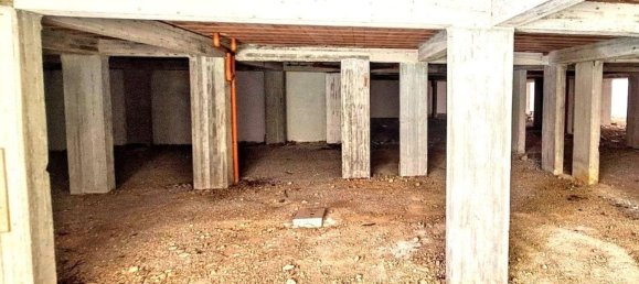 1340m² Commercial property in Carini, Italy No. 346035 4