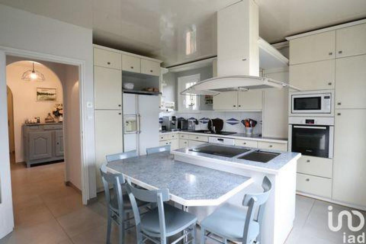 5 Schlafzimmer Haus in Mirecourt, France, Nr. 8640