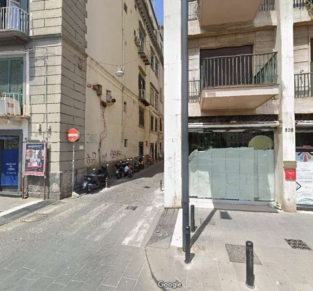 6غرفة شقة في Naples, Italy رقم 10209