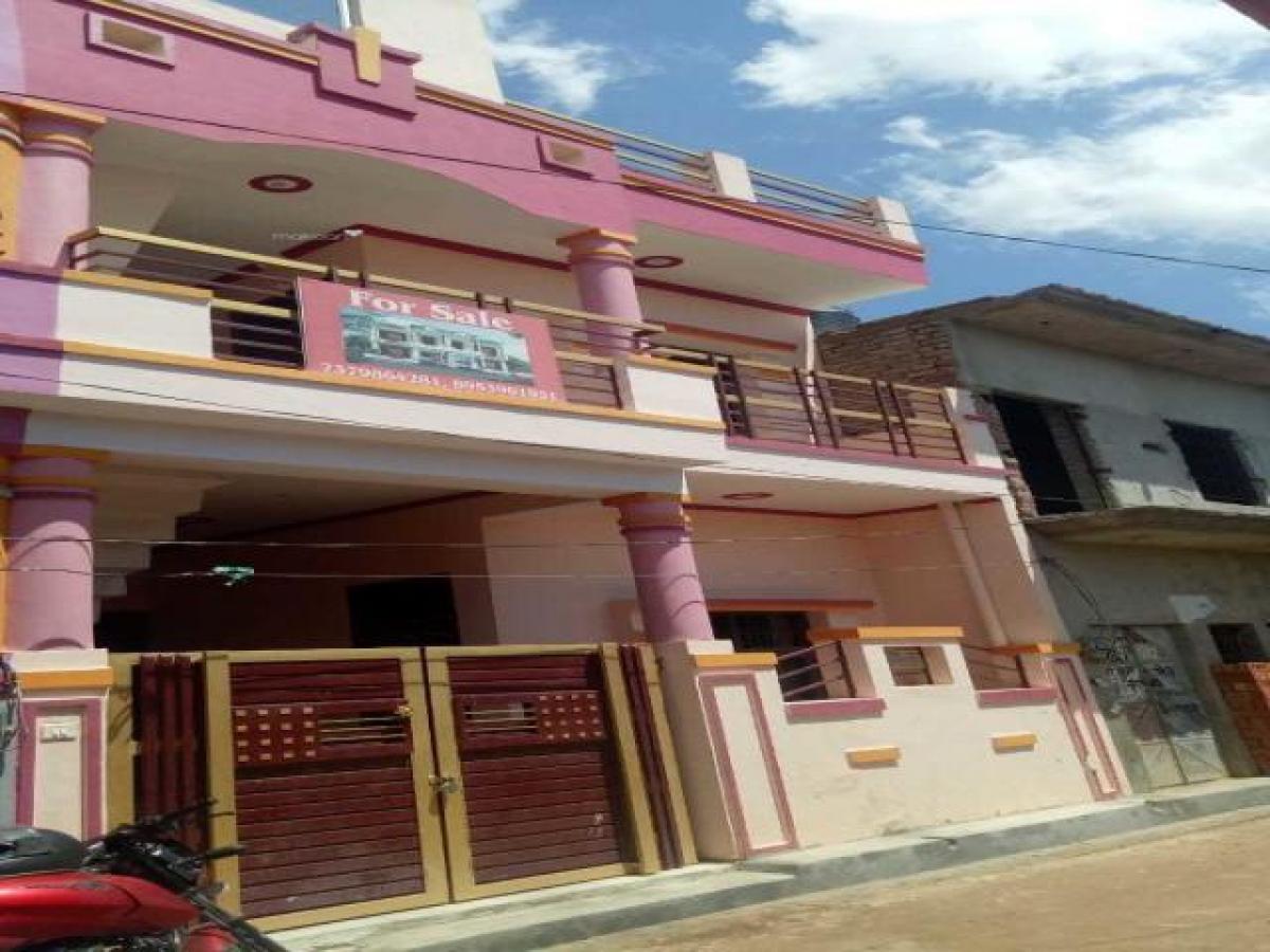 2 bedrooms House in Lucknow, India No. 9535