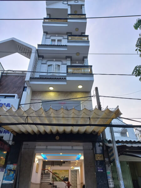 Maison à District 7, Vietnam 64m² No. 7649