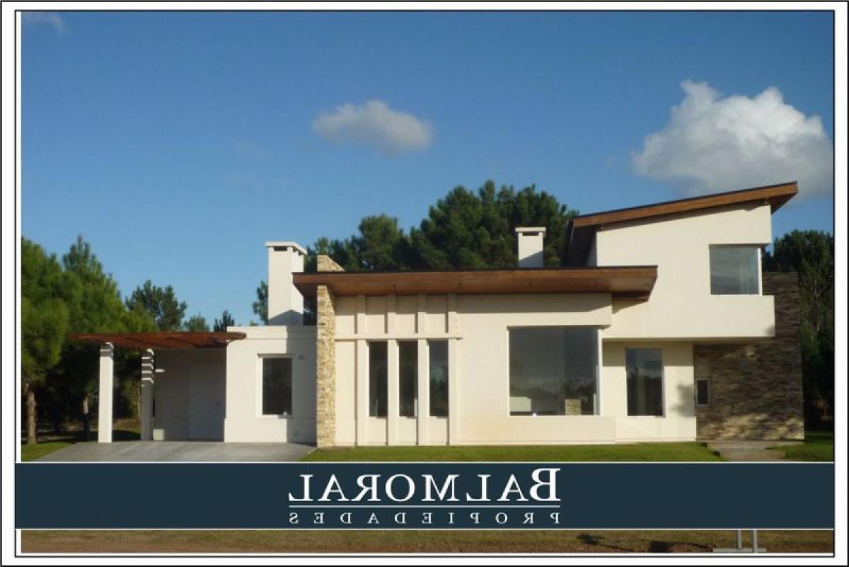 3 bedrooms House in Mar del Plata, Argentina No. 79795