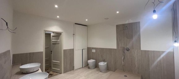 6 rooms Apartment in Lucca, Italy No. 65228 14