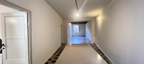 6 rooms Apartment in Lucca, Italy No. 65228 3