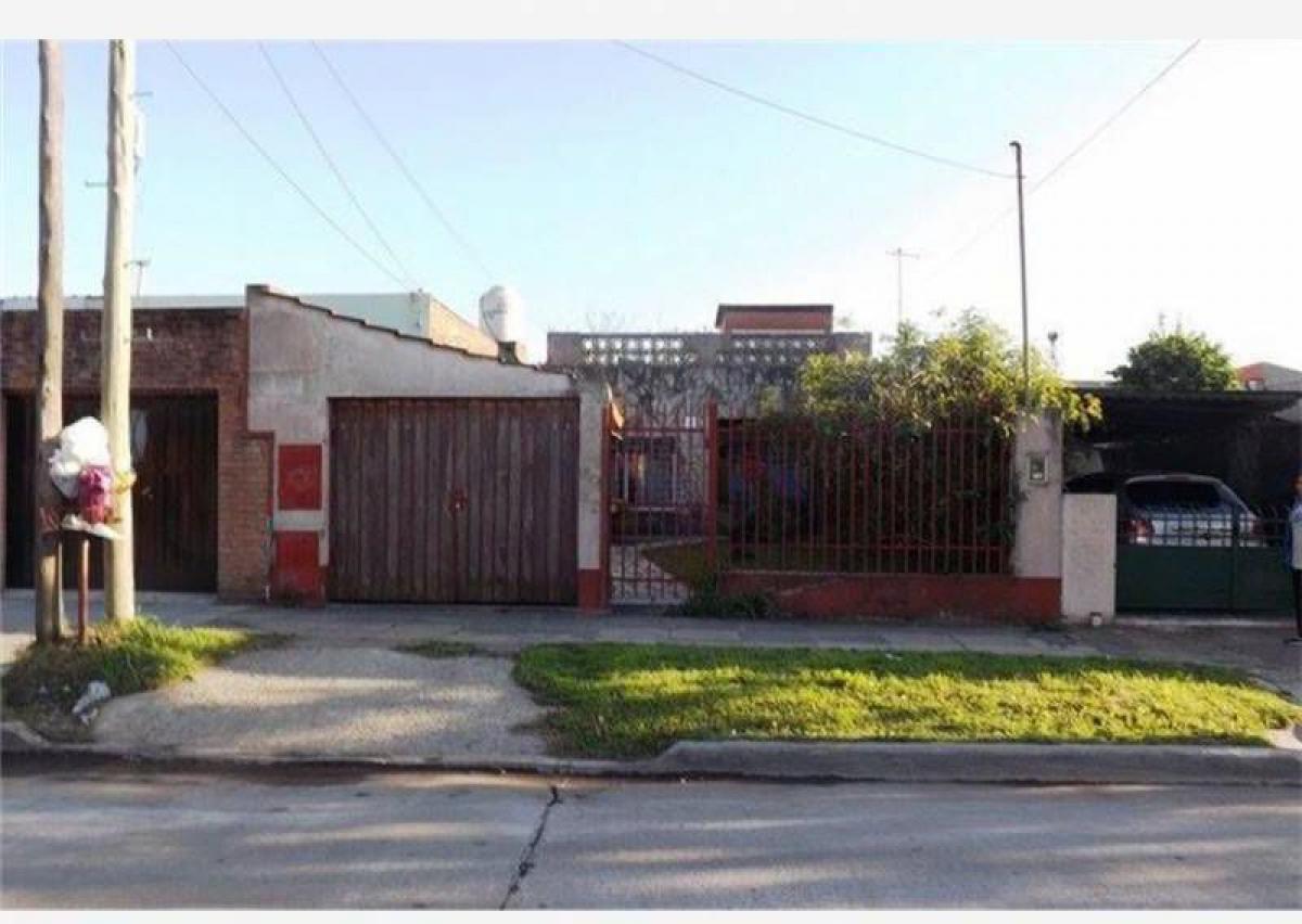 2 bedrooms House in Tres de Febrero, Argentina No. 58531