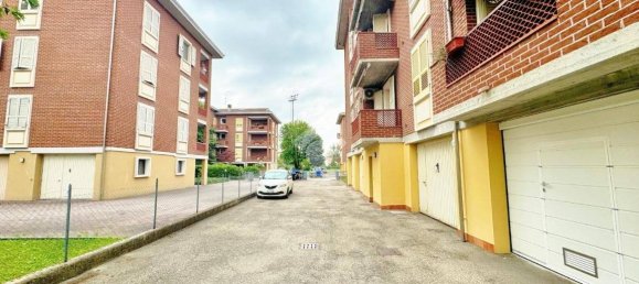 2 bedrooms Apartment in Parma, Italy No. 283612 2