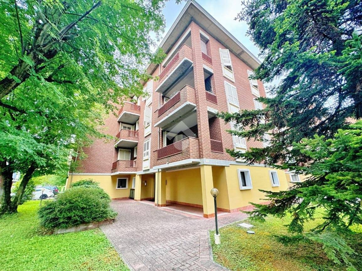 2 bedrooms Apartment in Parma, Italy No. 283612
