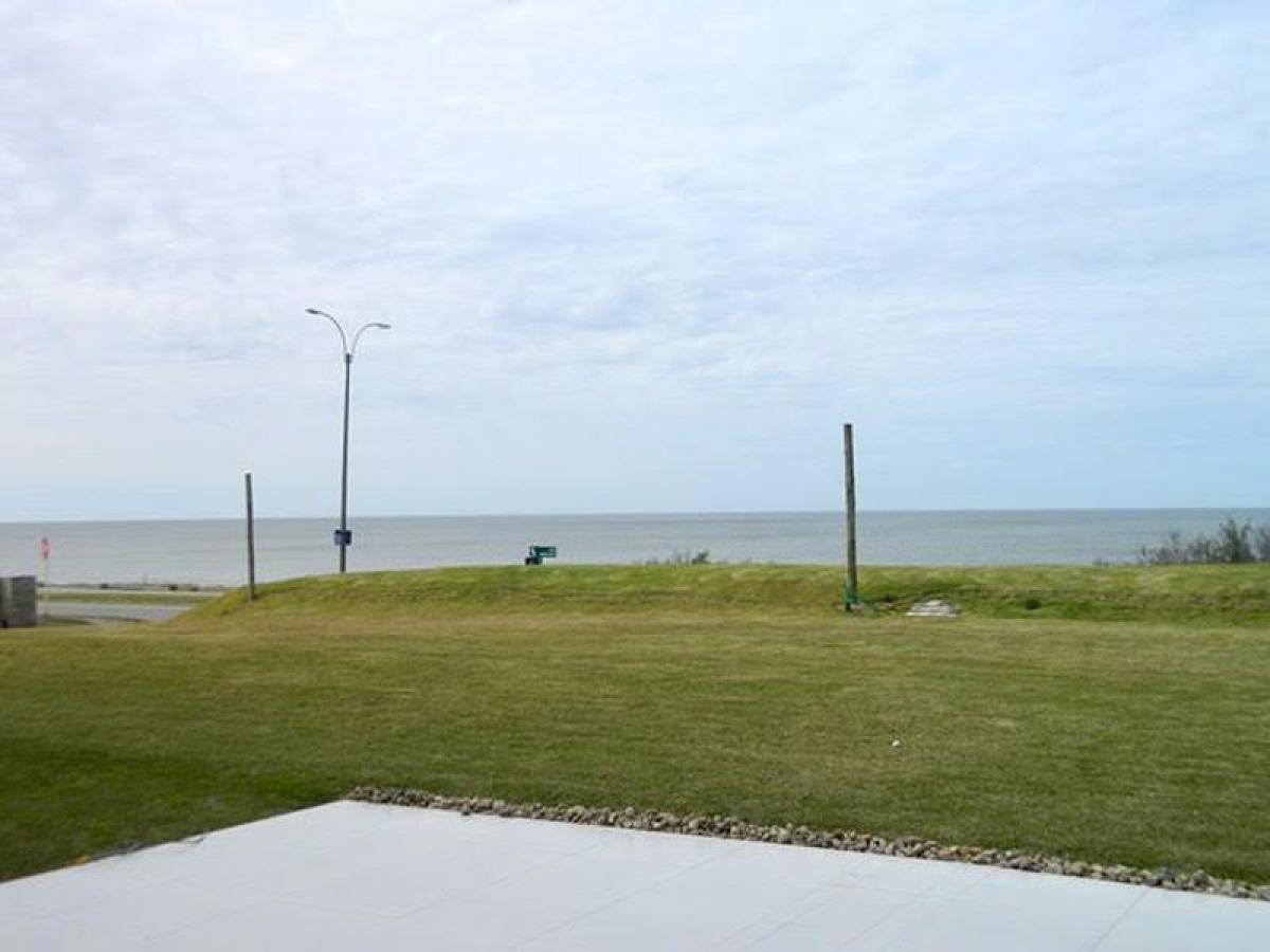 2 bedrooms Apartment in Maldonado, Uruguay No. 12795