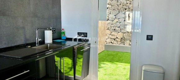 3 bedrooms House in Adeje, Spain No. 22053 8