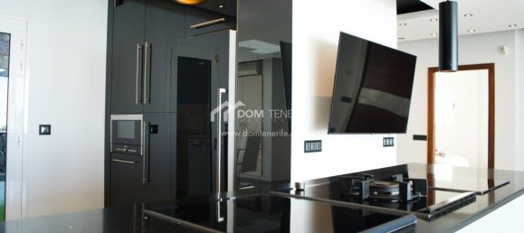 3 bedrooms House in Adeje, Spain No. 22053 27