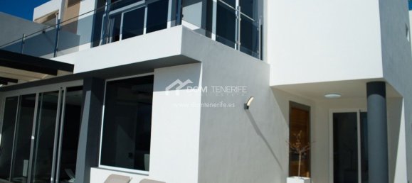 3 bedrooms House in Adeje, Spain No. 22053 16