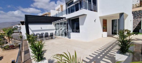 3 bedrooms House in Adeje, Spain No. 22053 3