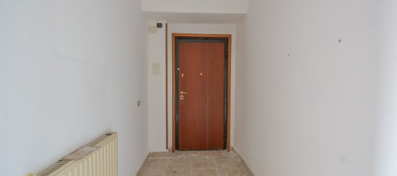 Apartamento de 4 habitaciónes en Messina, Italy No. 299586 2