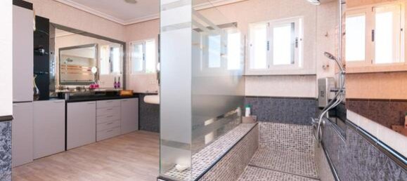 4 غرف نوم فيلا في Torrevieja, Spain رقم 98616 39