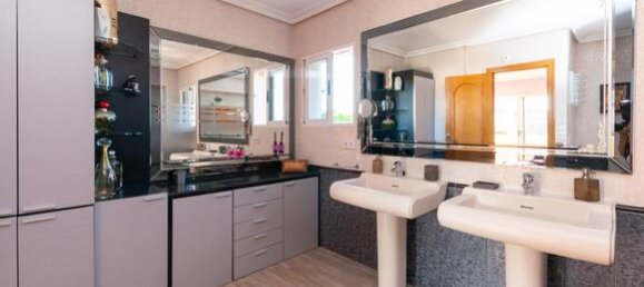 4 غرف نوم فيلا في Torrevieja, Spain رقم 98616 40