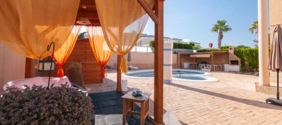 4 غرف نوم فيلا في Torrevieja, Spain رقم 98616 13