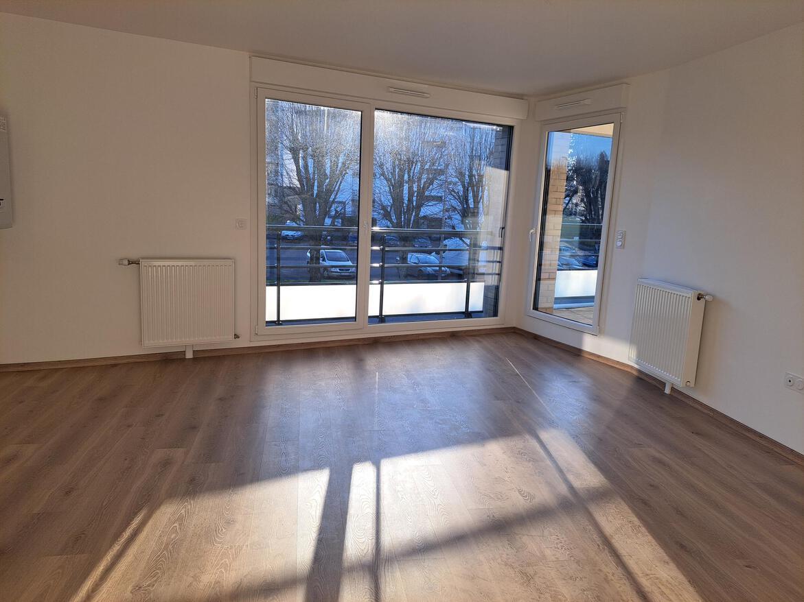 Apartamento de 2 dormitorios en Tinqueux, France No. 84433