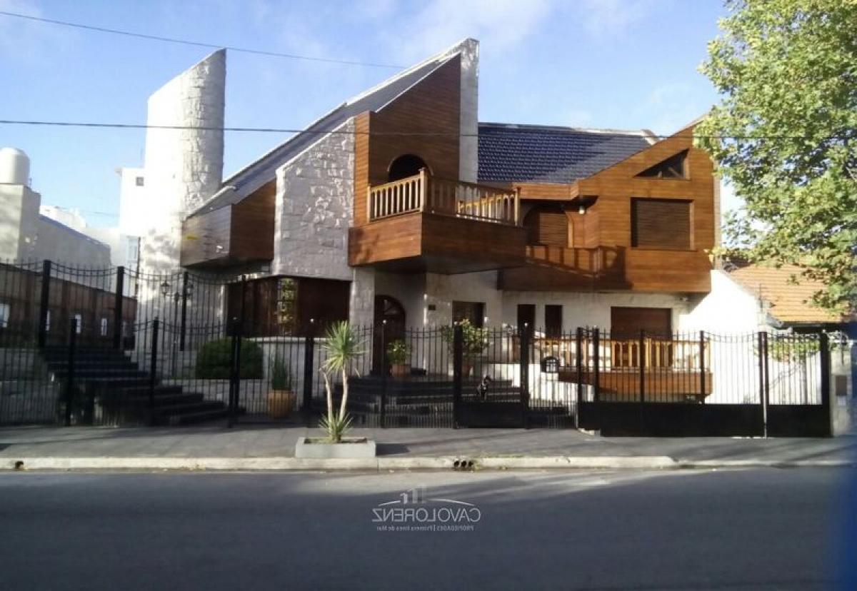 5 bedrooms House in Mar del Plata, Argentina No. 98861