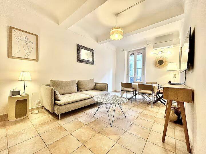 2 bedrooms Apartment in Cannes, France No. 331819