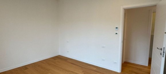 3غرفة شقة في Massa, Italy رقم 192999 12