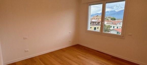 3غرفة شقة في Massa, Italy رقم 192999 5