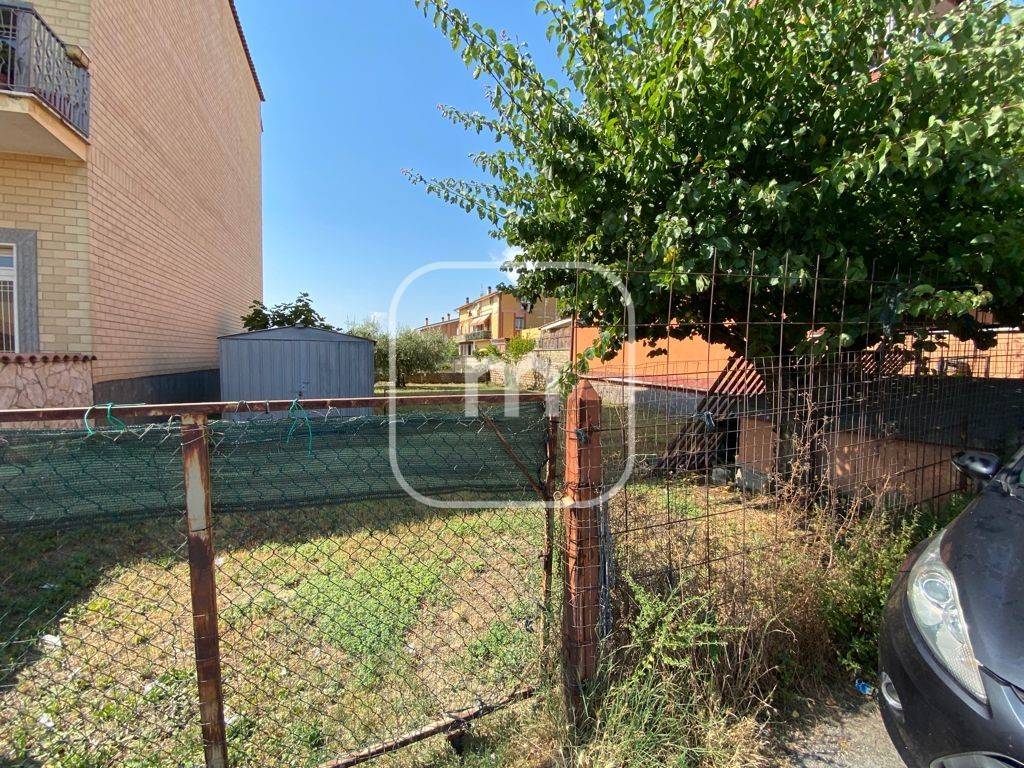 334m² Land in Rome, Italy No. 189433